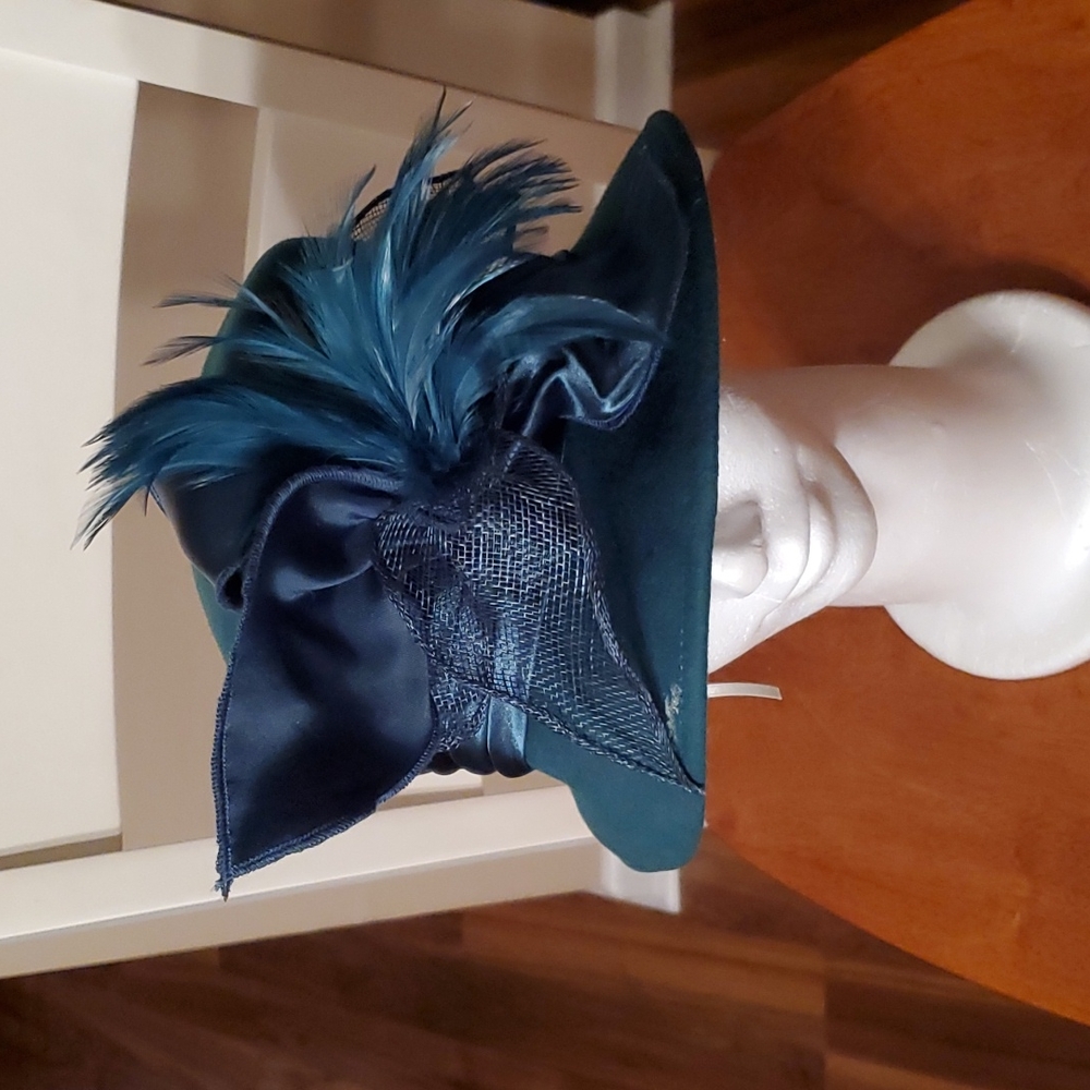 Women's Feathered Dress Hat